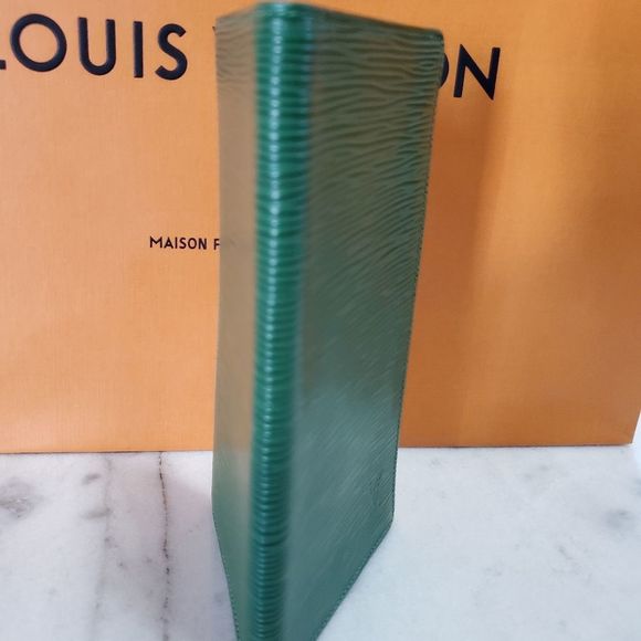 LOUIS VUITTON Vintage Green Epi Long Leather Bifold Long Wallet - Picture 3 of 7